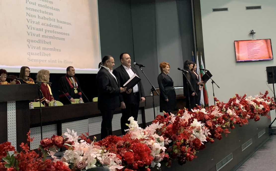 Тържествено връчиха дипломите на Випуск 2023 на Факултет „Обществено здраве“ в МУ-Плевен 